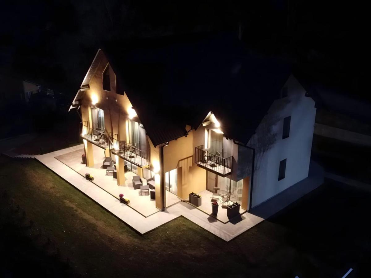 Pensiunea Piri Land Comarnic Buitenkant foto