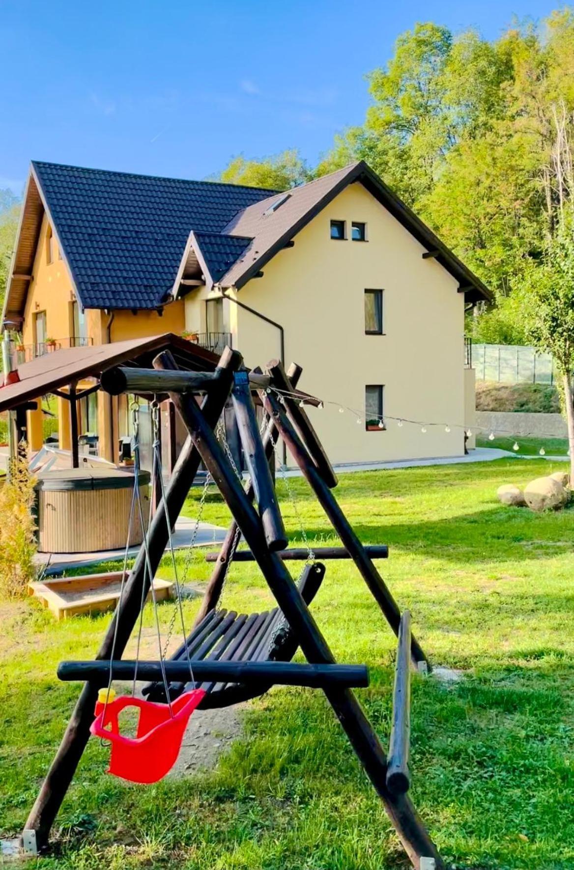 Pensiunea Piri Land Comarnic Buitenkant foto