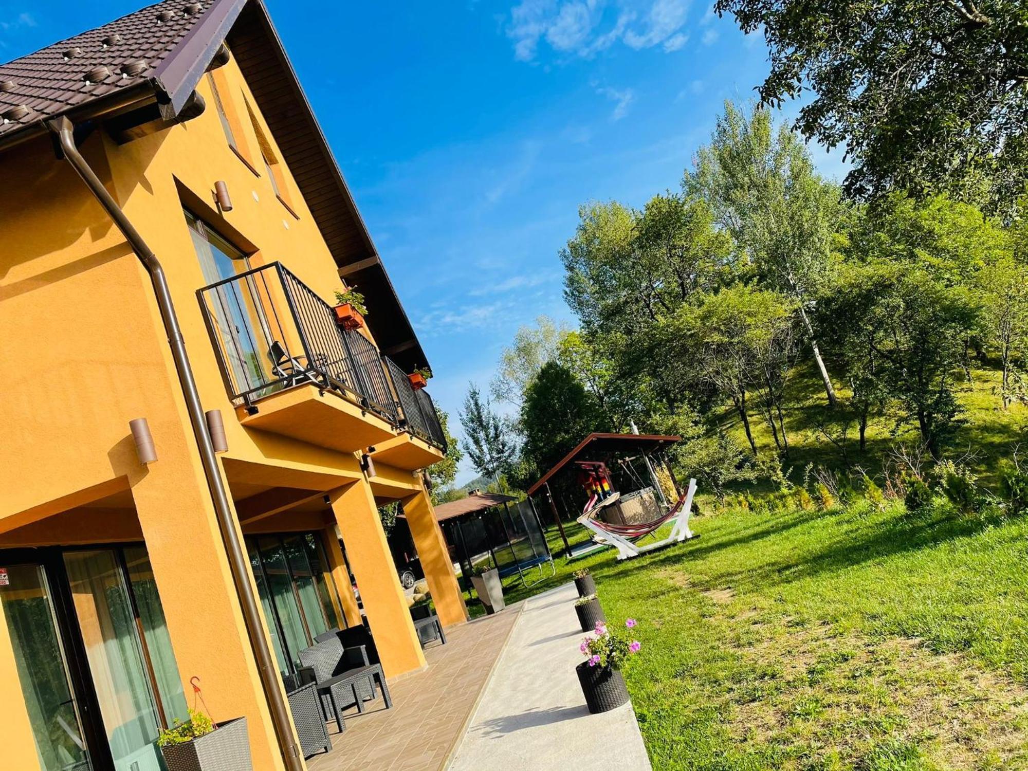 Pensiunea Piri Land Comarnic Buitenkant foto